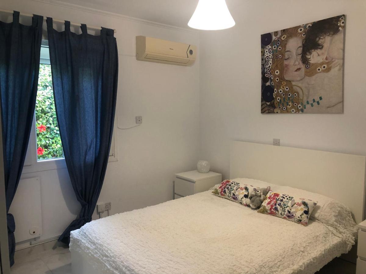 Villa Neyla Four Bedroom Coral Bay Beach Front 외부 사진