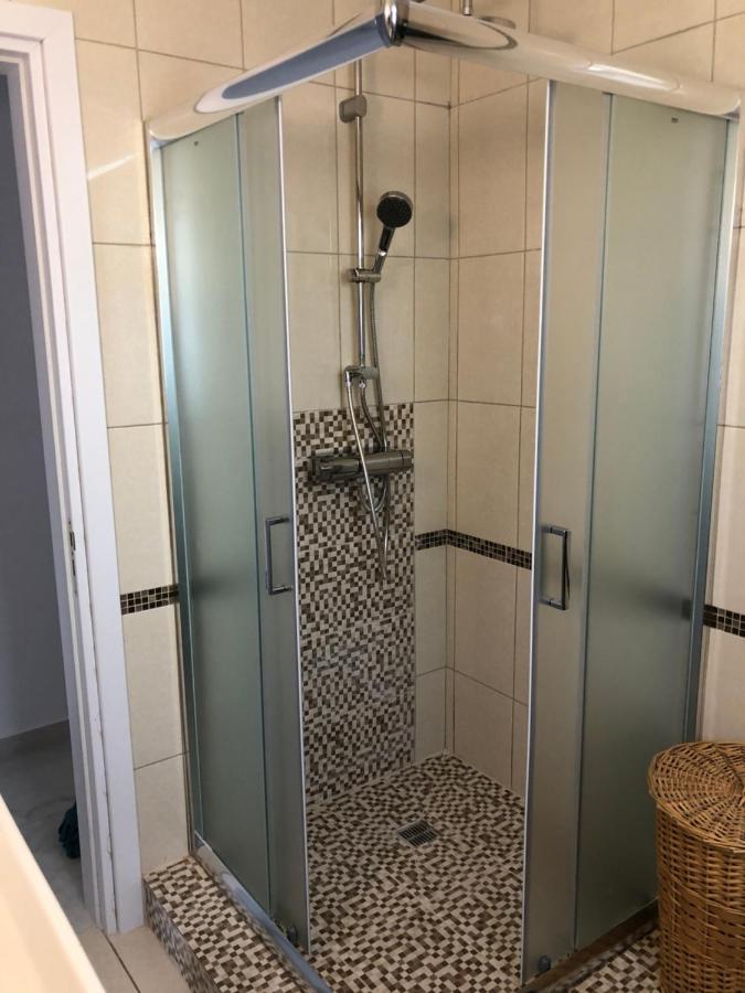 Villa Neyla Four Bedroom Coral Bay Beach Front 외부 사진