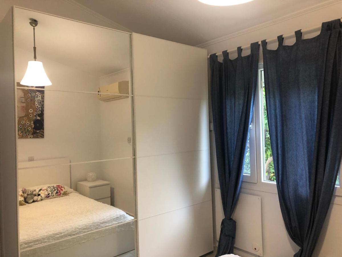 Villa Neyla Four Bedroom Coral Bay Beach Front 외부 사진