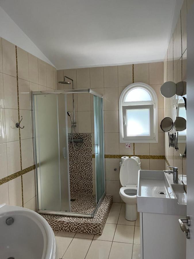 Villa Neyla Four Bedroom Coral Bay Beach Front 외부 사진