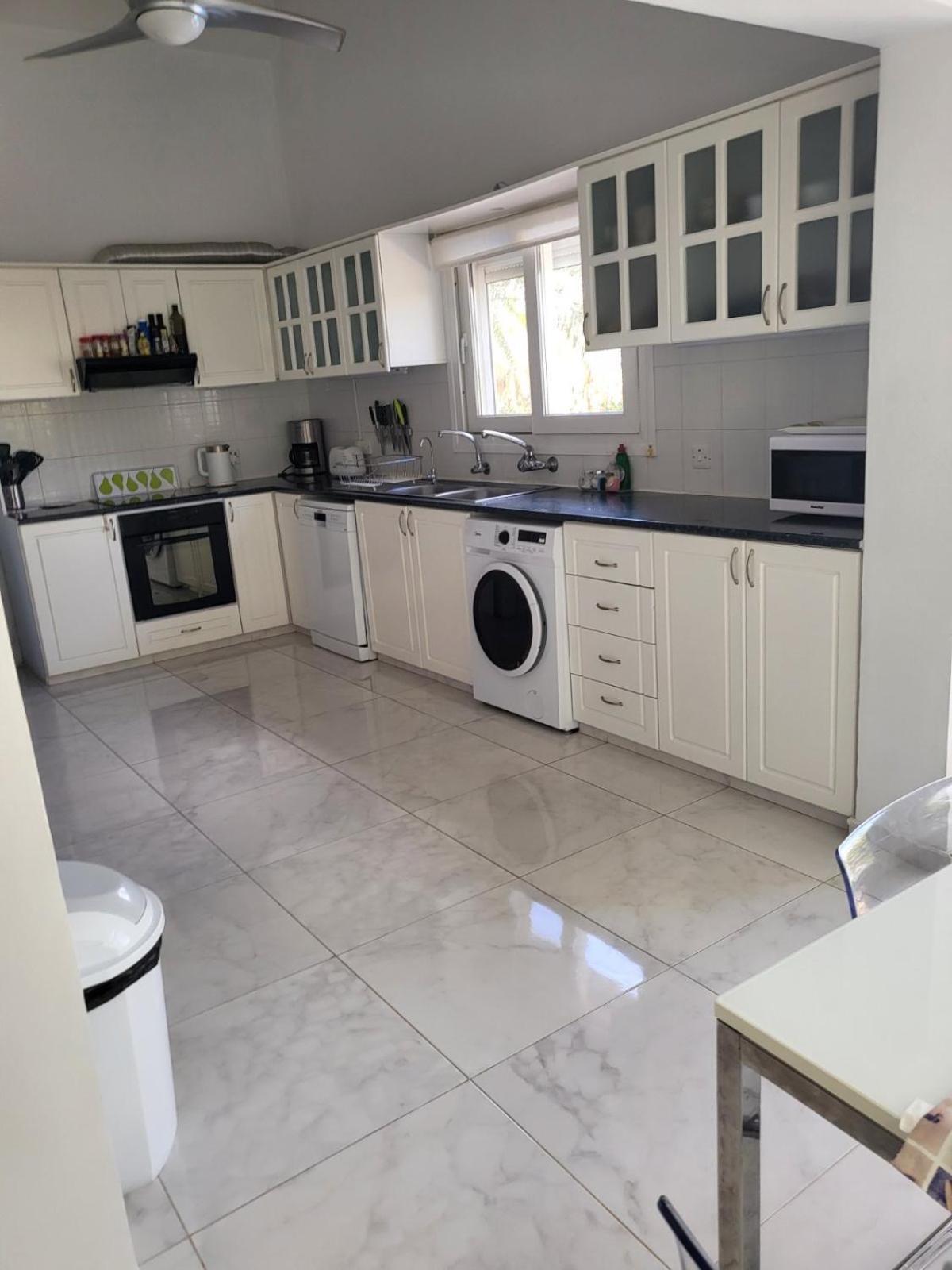 Villa Neyla Four Bedroom Coral Bay Beach Front 외부 사진
