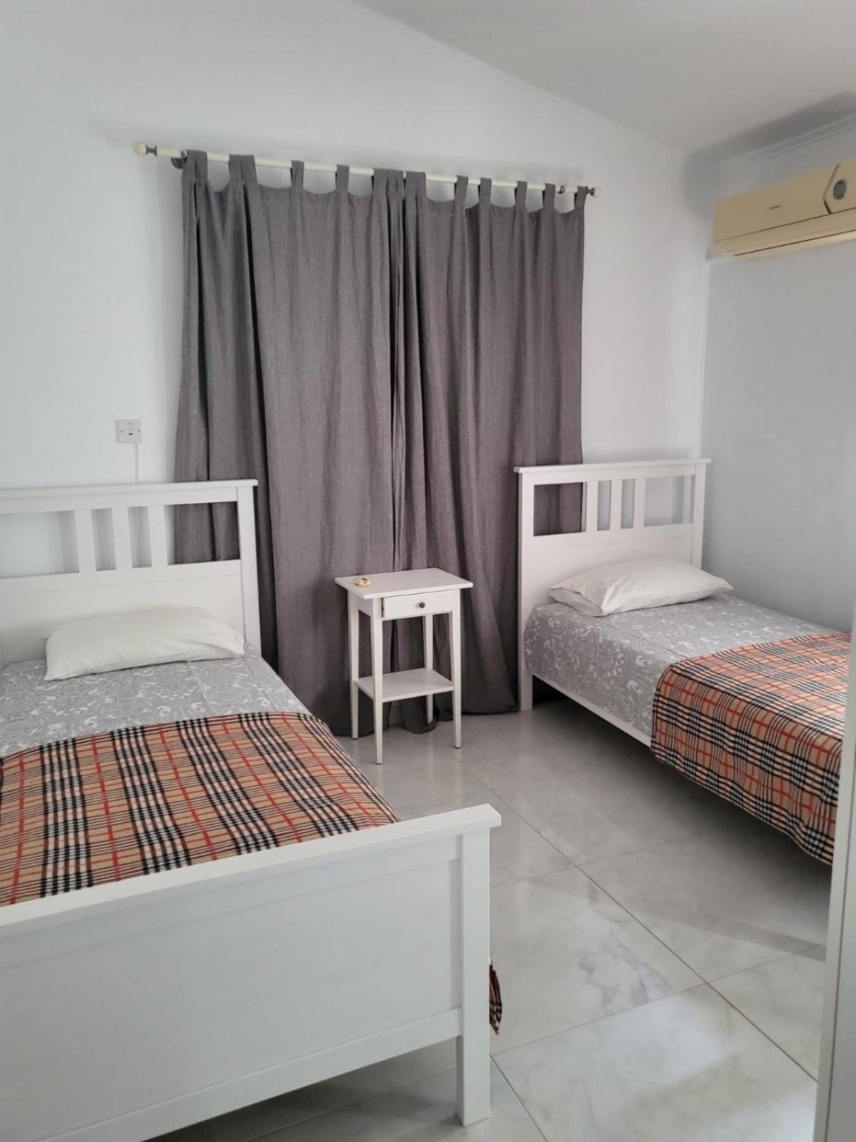 Villa Neyla Four Bedroom Coral Bay Beach Front 외부 사진