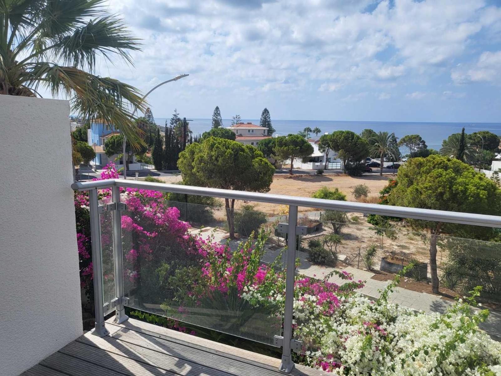 Villa Neyla Four Bedroom Coral Bay Beach Front 외부 사진