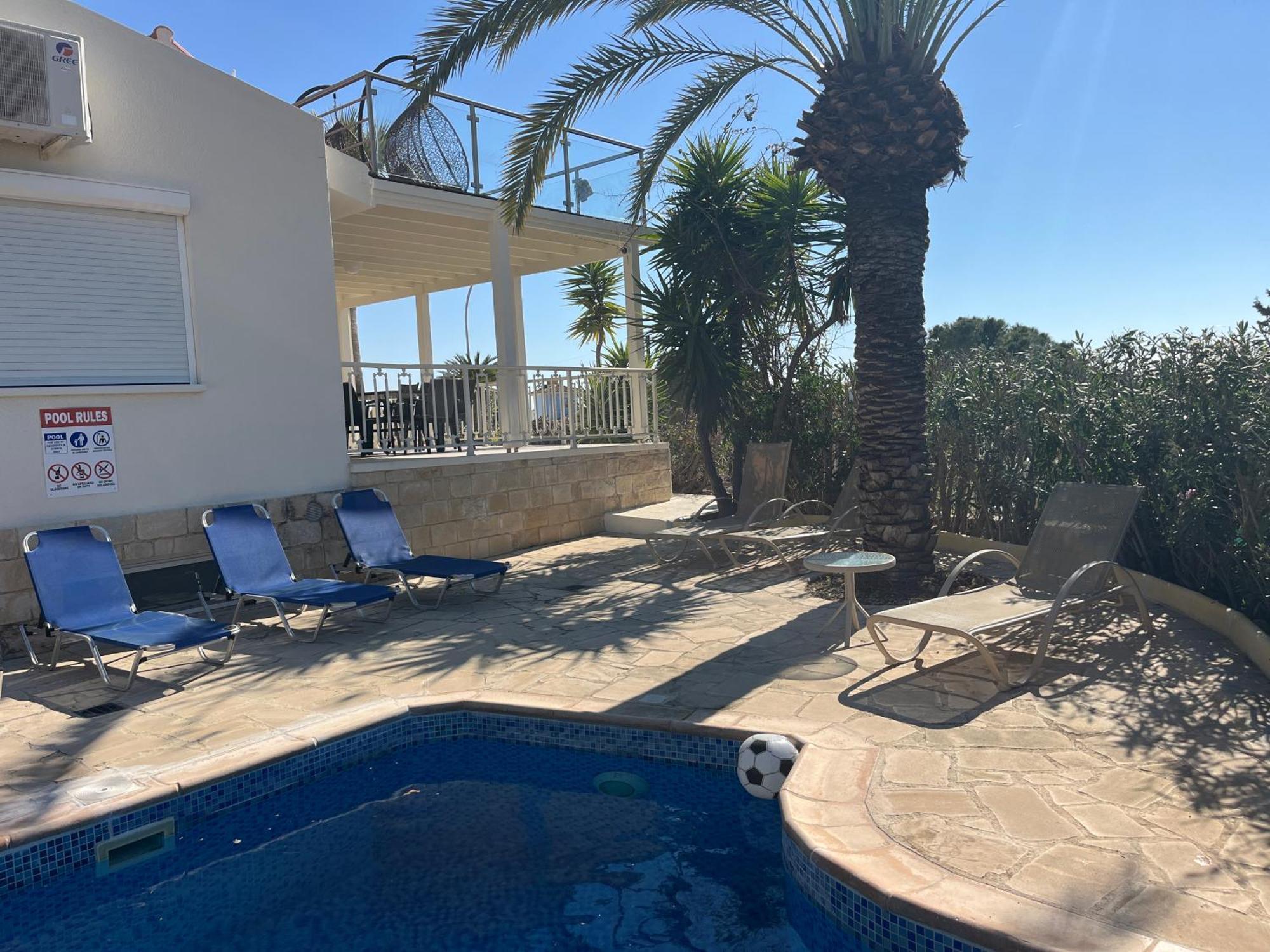 Villa Neyla Four Bedroom Coral Bay Beach Front 외부 사진