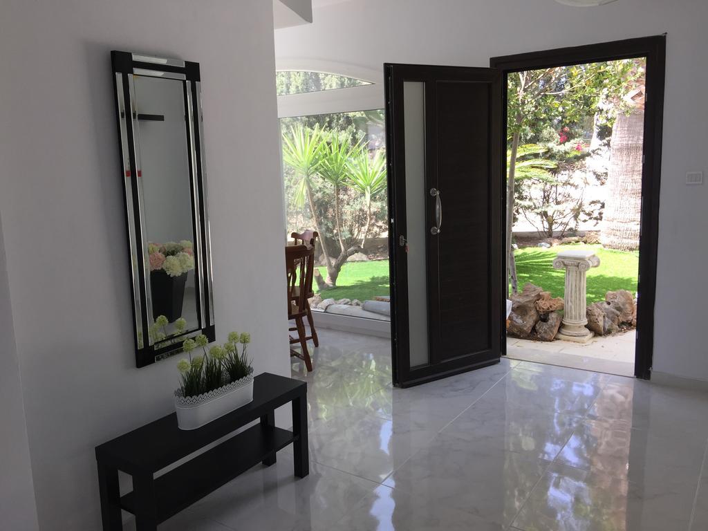 Villa Neyla Four Bedroom Coral Bay Beach Front 외부 사진