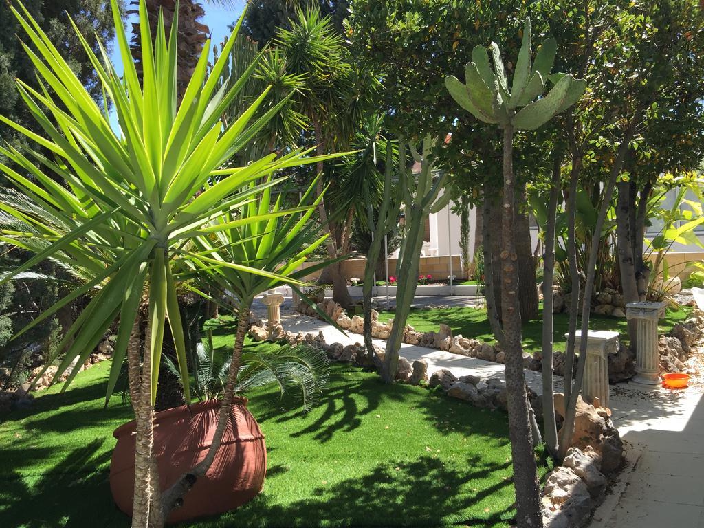 Villa Neyla Four Bedroom Coral Bay Beach Front 외부 사진