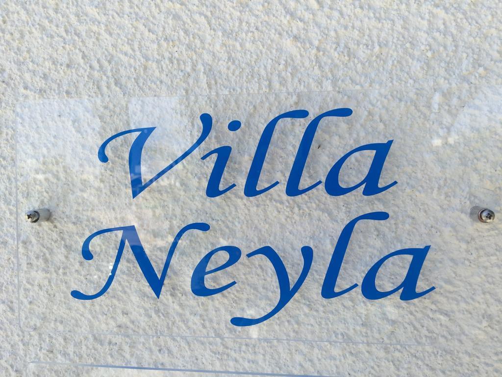 Villa Neyla Four Bedroom Coral Bay Beach Front 외부 사진